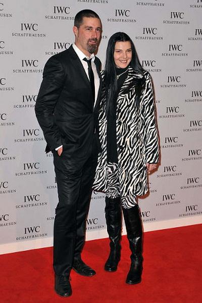 Актер Мэтью Фокс. Женат на модели Маргарите Рончи Доктор Джек Шепард с «проклятого рейса» счастлив в браке уже почти 20 лет. Звезда сериала «Остаться в живых» и «самый красивый мужчина в мире» по версии журнала People безнадежно влюблен в свою жену Маргариту Рончи, экзотическая внешность которой в прошлом помогла ей сделать карьеру модели.