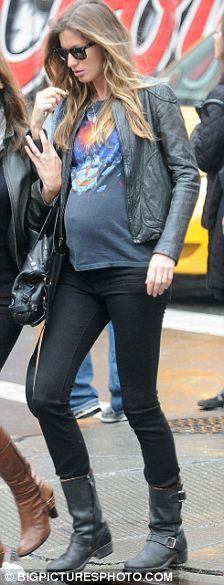 Жизель Бундхен показала животик