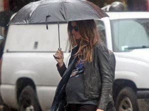 Жизель Бундхен показала животик