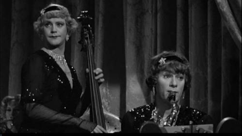 Актеры, перевоплотившиеся для женских ролей