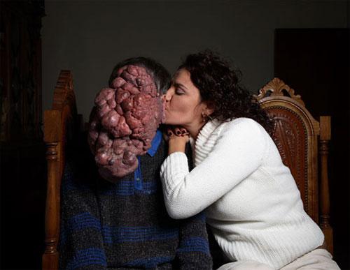 Такая инертность приводила в негодование его родственников, которые не разделяют его религиозных убеждений.