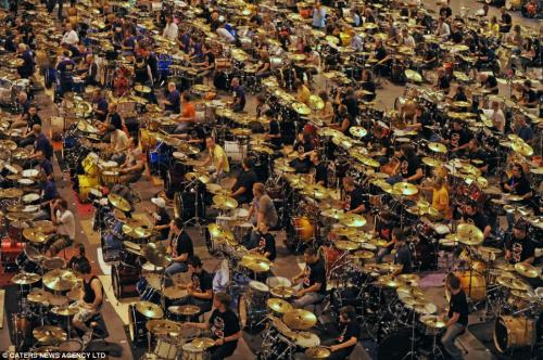 582 барабанщика установили мировой рекорд