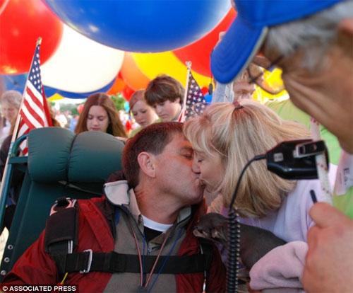 Американец совершил 9-часовой перелет на связке воздушных шаров