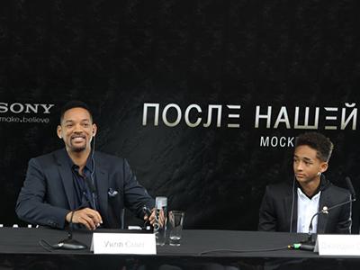 Уилл Смит с сыном в Москве «полетали» на «Буране»