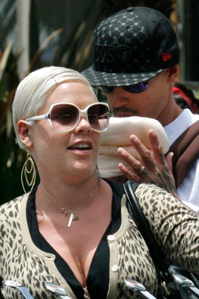 Пинк впервые появилась на публике после родов