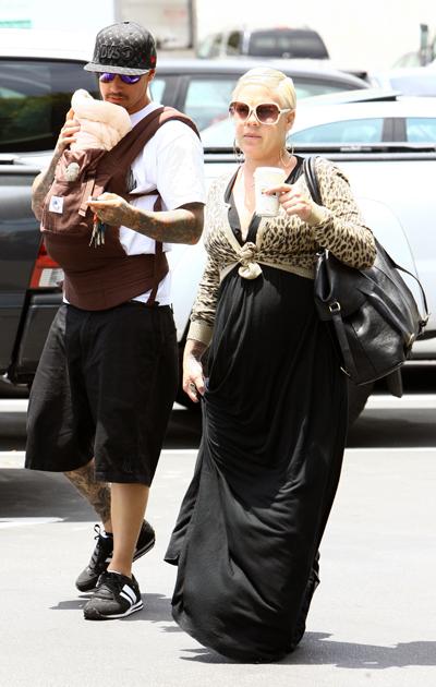 Пинк впервые появилась на публике после родов