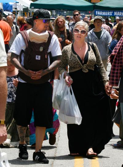 Пинк впервые появилась на публике после родов