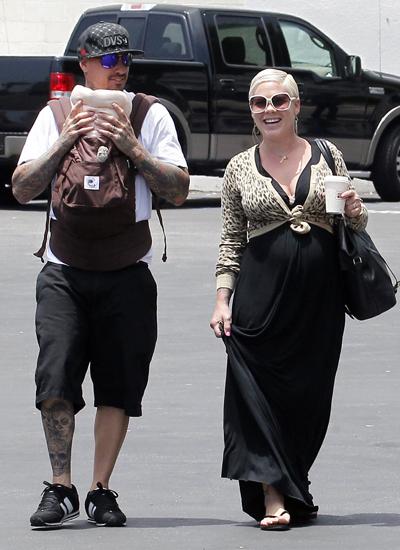 Пинк впервые появилась на публике после родов