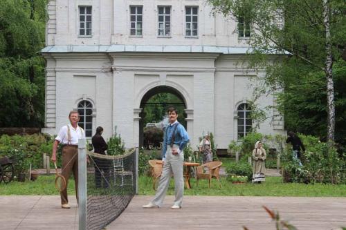 Карен Шахназаров бросит Елизавету Боярскую под поезд