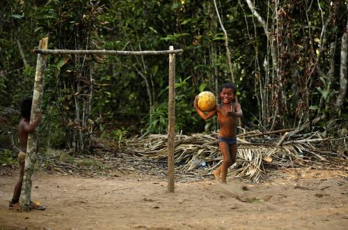 Необычные футбольные поля из разных стран мира