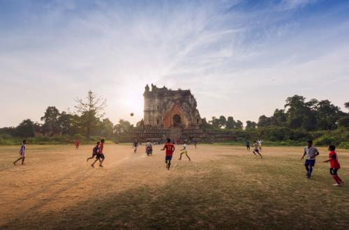 Необычные футбольные поля из разных стран мира