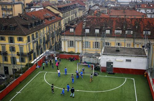 Необычные футбольные поля из разных стран мира
