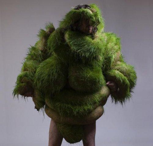 Голландский дизайнер издевается над телом