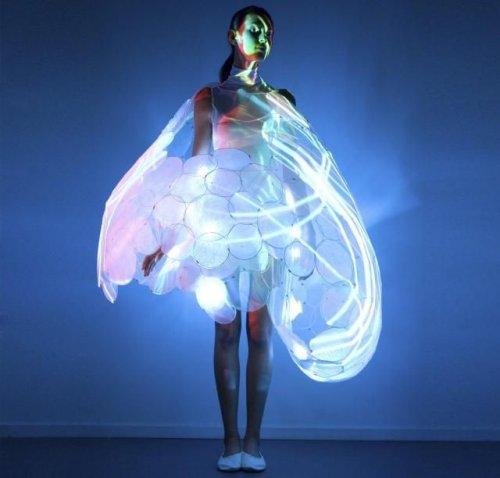 Голландский дизайнер издевается над телом