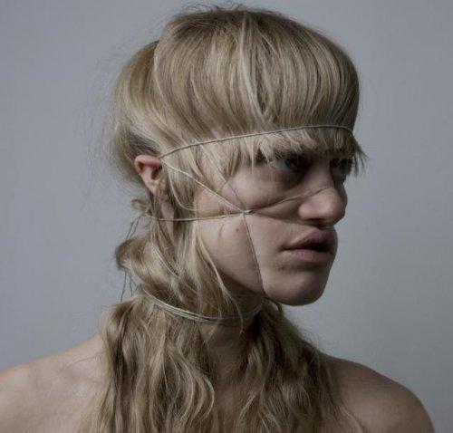 Голландский дизайнер издевается над телом