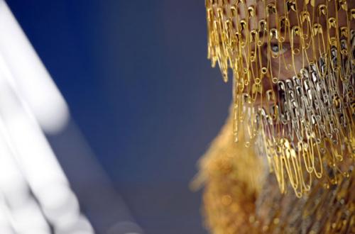 Голландский дизайнер издевается над телом