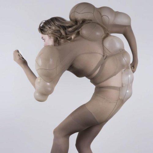 Голландский дизайнер издевается над телом