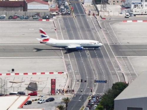 25 самых ужасных аэропортов со всего мира