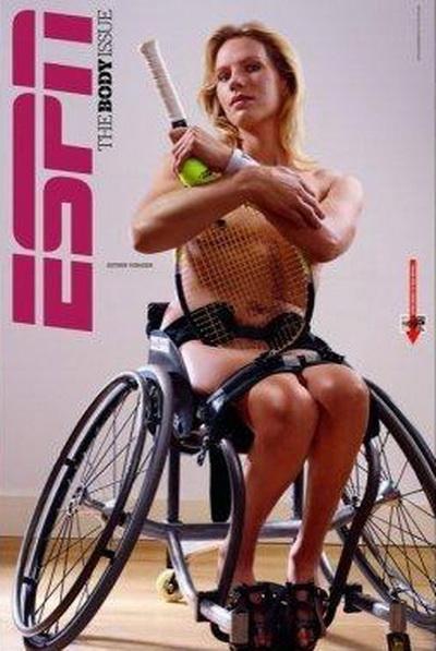 Женская вотерпольная команда США обнажилась в воде