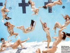Женская вотерпольная команда США обнажилась в воде