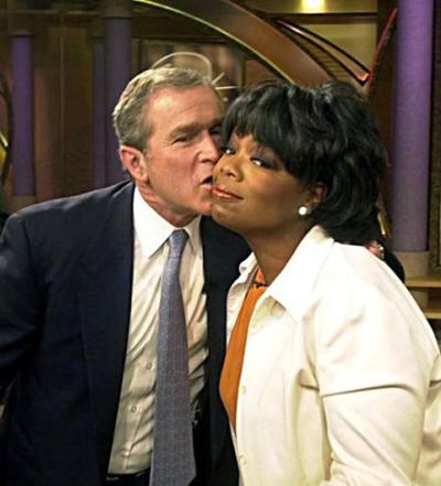 Самые смешные и неловкие поцелуи звезд