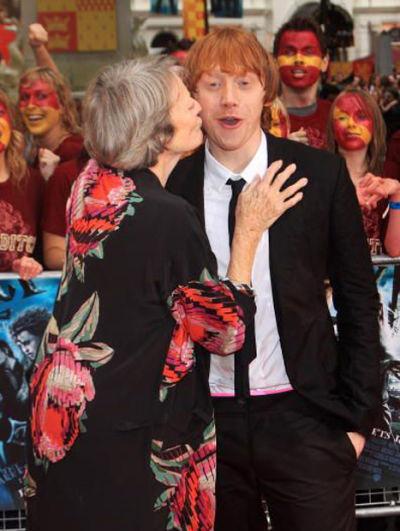 Самые смешные и неловкие поцелуи звезд