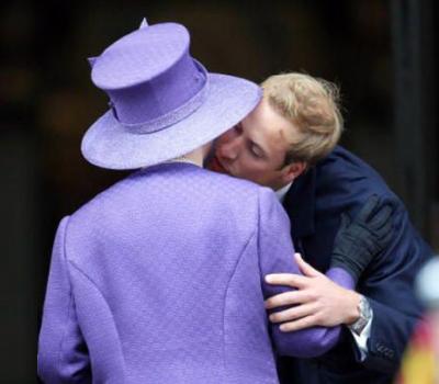 Самые смешные и неловкие поцелуи звезд