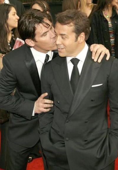 Самые смешные и неловкие поцелуи звезд