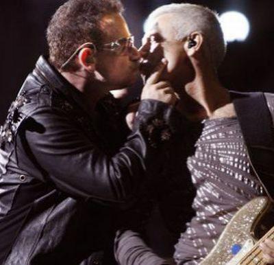 Самые смешные и неловкие поцелуи звезд