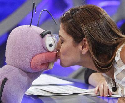 Самые смешные и неловкие поцелуи звезд