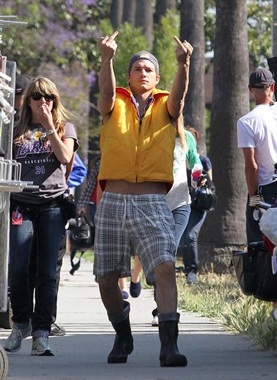 От звезд до политиков: нецензурные жесты знаменитостей