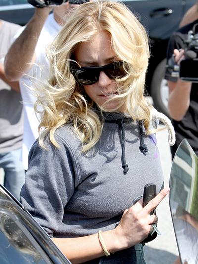 От звезд до политиков: нецензурные жесты знаменитостей