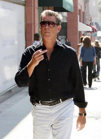 От звезд до политиков: нецензурные жесты знаменитостей