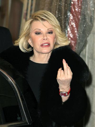 От звезд до политиков: нецензурные жесты знаменитостей