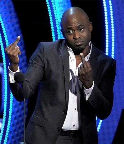 От звезд до политиков: нецензурные жесты знаменитостей