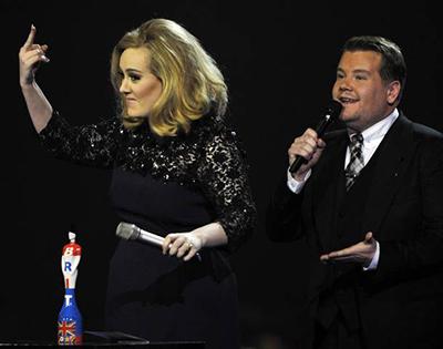 От звезд до политиков: нецензурные жесты знаменитостей