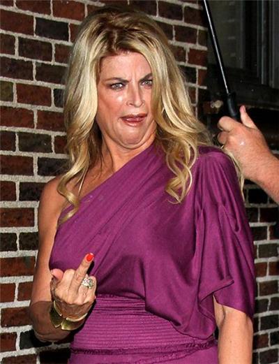 От звезд до политиков: нецензурные жесты знаменитостей