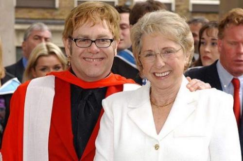 Как выглядят мамы звезд шоу-бизнеса