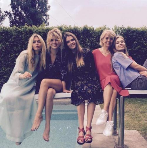 Как выглядят мамы звезд шоу-бизнеса