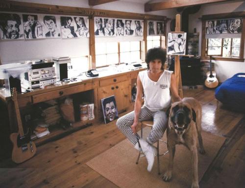 Знаменитости, которые много лет скрывали, что они еще и неплохие художники