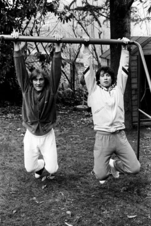 Редкие снимки знаменитостей, где они дурачатся как дети