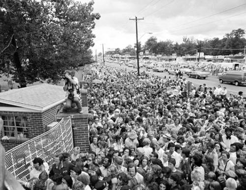 Самые многочисленные похороны современности