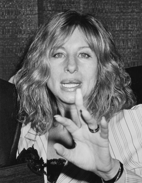 Крестный отец культуры папарацци представляет…