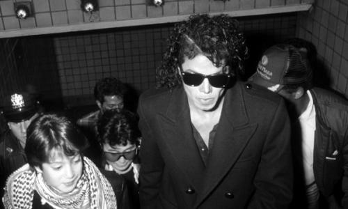 Крестный отец культуры папарацци представляет…