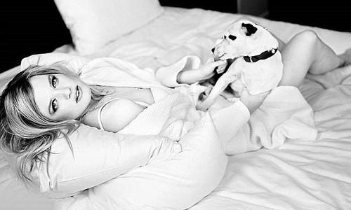 Чешские политики приняли фривольные позы