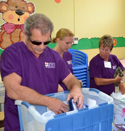 Мел Гибсон навестил больных детей