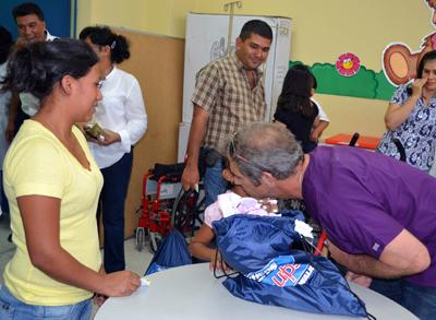 Мел Гибсон навестил больных детей