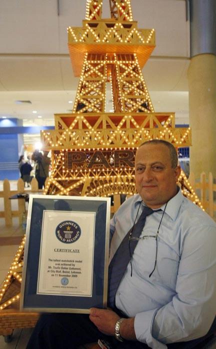 Инвалид-колясочник построил Эйфелеву башню