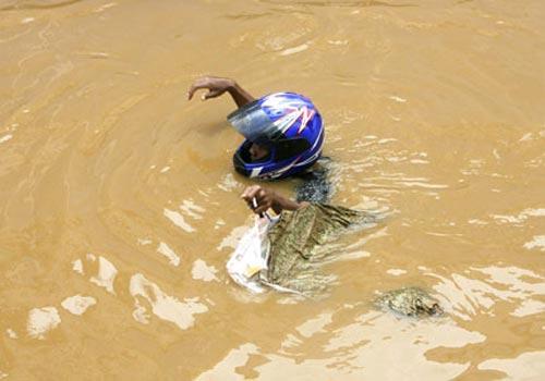 В Индонезии проливные дожди утопили город