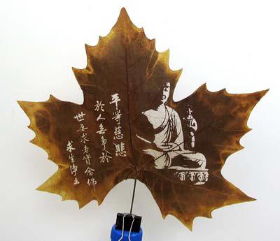 Китайцы делают на листьях настоящие шедевры